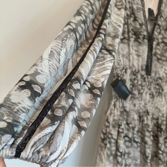 Bebe Women's Green/White Geometric Date Night Size 8 Dress NWT - Picture 4 of 8